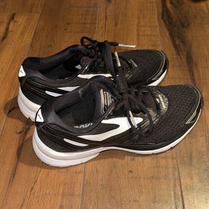 Brooks women’s running shoe Launch 4.